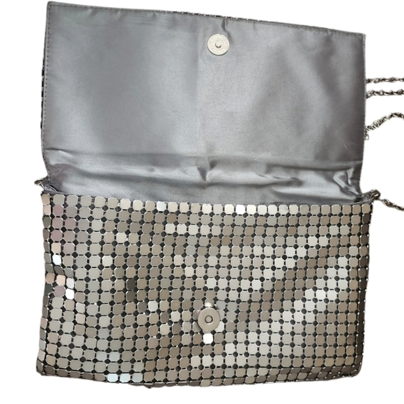 Silver‎ chain mail crossbody bag magnetic snap closure chain strap vintage - Picture 3 of 8